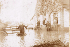 Ferme Petitprez-Malvache rue du moulin pendant la grande inondation de 1894